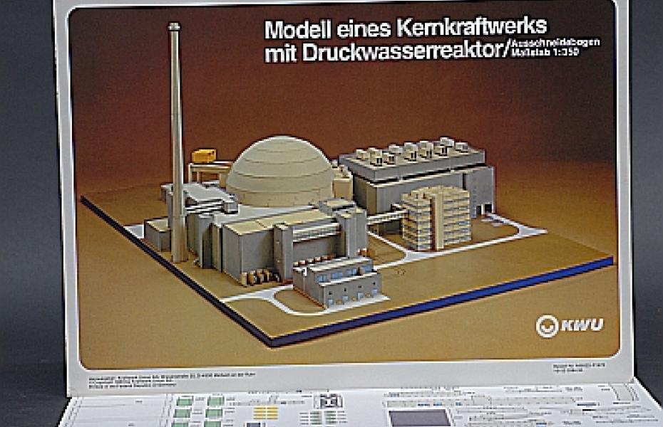 Modell eines Kernkraftwerks mit Druckwasserreaktor