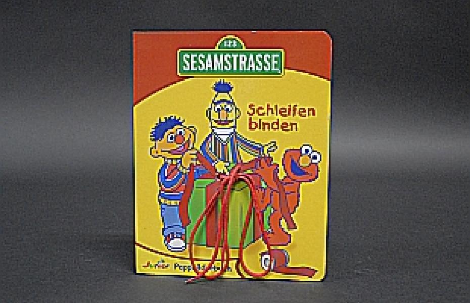 Schleifen binden (Reihe: Sesamstrasse)